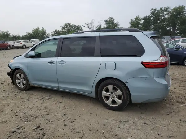 5TDKZ3DC0HS794673 2017 TOYOTA SIENNA - Image 2