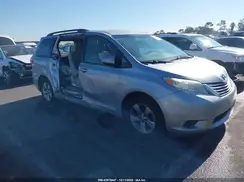 5TDKZ3DC0HS795922 2017 TOYOTA SIENNA