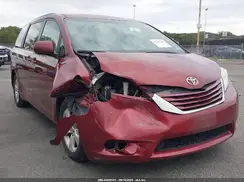 5TDKZ3DC0HS797041 2017 TOYOTA SIENNA