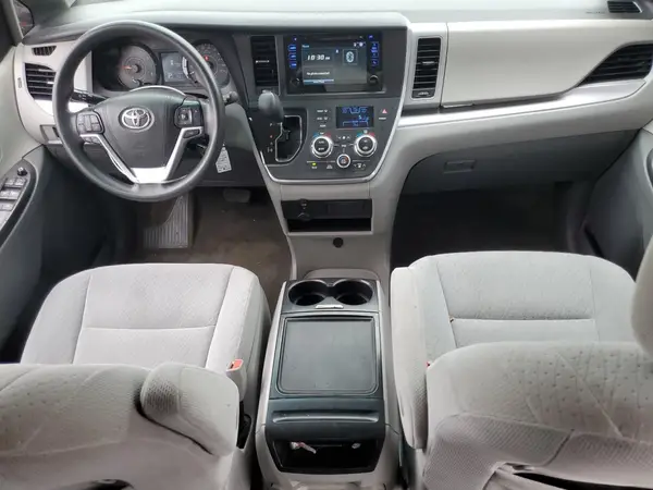 5TDKZ3DC0HS799890 2017 TOYOTA SIENNA - Image 8