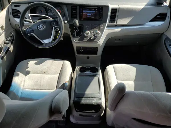5TDKZ3DC0HS809589 2017 TOYOTA SIENNA - Image 8