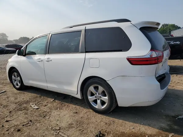 5TDKZ3DC0HS811309 2017 TOYOTA SIENNA - Image 2