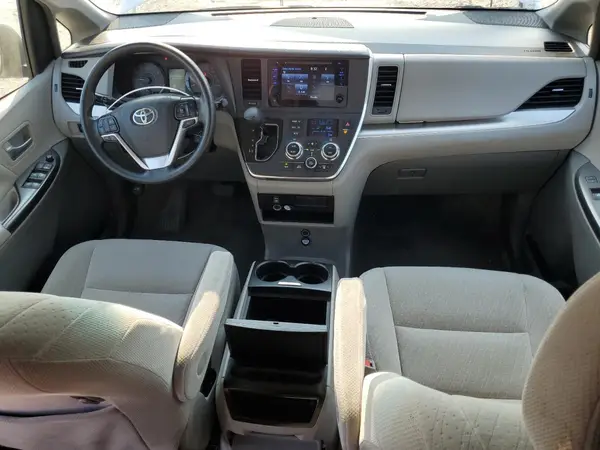 5TDKZ3DC0HS811309 2017 TOYOTA SIENNA - Image 8