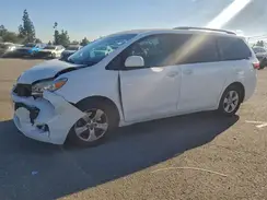 5TDKZ3DC0HS812783 2017 TOYOTA SIENNA