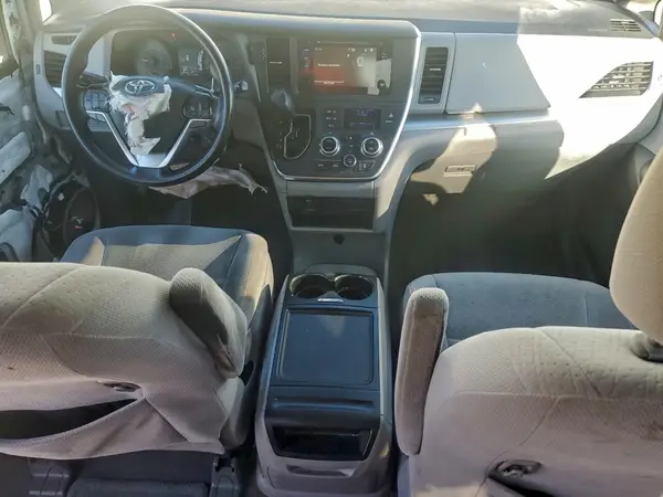 5TDKZ3DC0HS812783 2017 TOYOTA SIENNA - Image 8