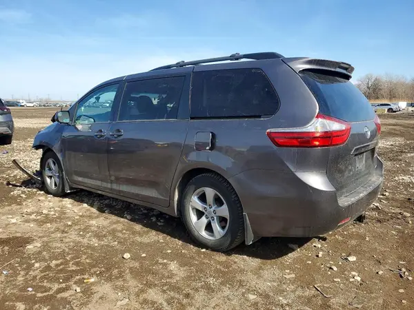 5TDKZ3DC0HS816218 2017 TOYOTA SIENNA - Image 2
