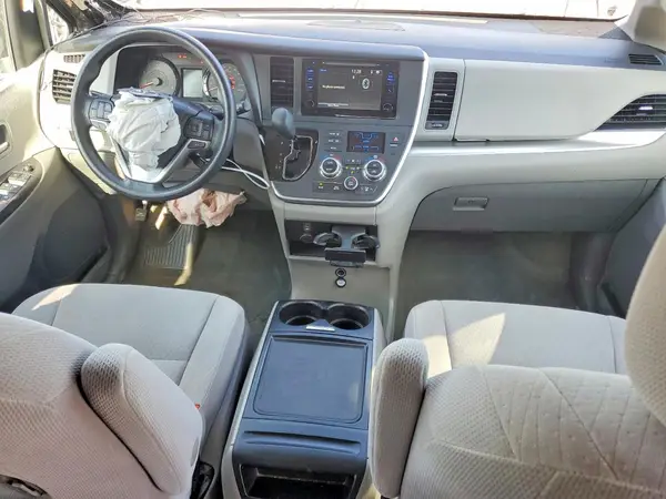 5TDKZ3DC0HS816218 2017 TOYOTA SIENNA - Image 8