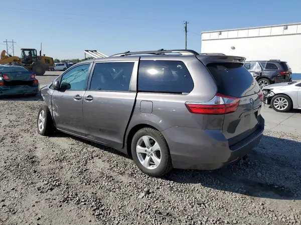 5TDKZ3DC0HS817725 2017 TOYOTA SIENNA - Image 2