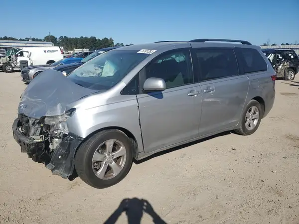 5TDKZ3DC0HS820298 2017 TOYOTA SIENNA - Image 1