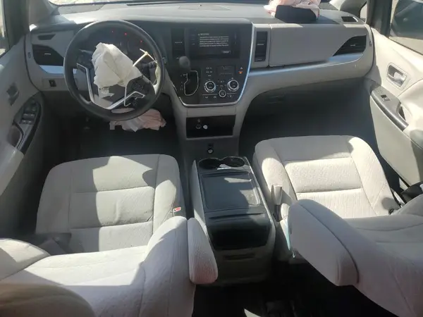 5TDKZ3DC0HS820298 2017 TOYOTA SIENNA - Image 8