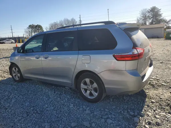 5TDKZ3DC0HS821998 2017 TOYOTA SIENNA - Image 2