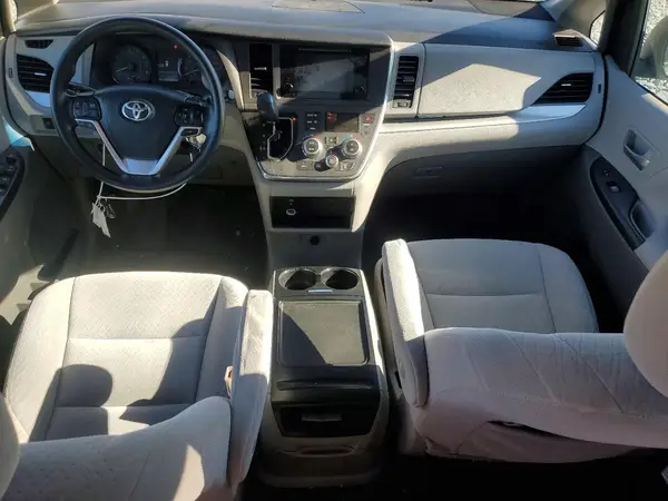 5TDKZ3DC0HS821998 2017 TOYOTA SIENNA - Image 8
