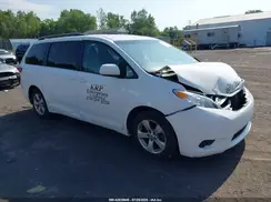 5TDKZ3DC0HS824030 2017 TOYOTA SIENNA
