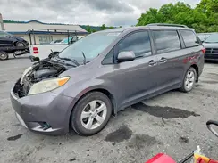 5TDKZ3DC0HS825405 2017 TOYOTA SIENNA