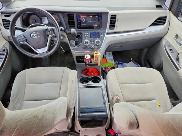 5TDKZ3DC0HS825405 2017 TOYOTA SIENNA - Image 8