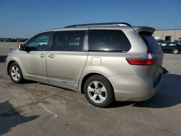 5TDKZ3DC0HS827221 2017 TOYOTA SIENNA - Image 2