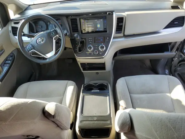 5TDKZ3DC0HS827221 2017 TOYOTA SIENNA - Image 8