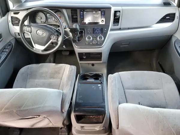 5TDKZ3DC0HS827350 2017 TOYOTA SIENNA - Image 8
