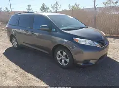 5TDKZ3DC0HS827848 2017 TOYOTA SIENNA