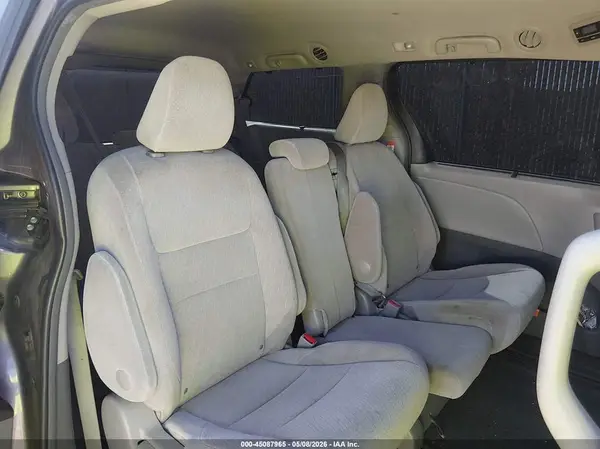 5TDKZ3DC0HS827848 2017 TOYOTA SIENNA - Image 8