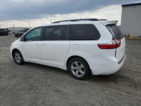 5TDKZ3DC0HS830068 2017 TOYOTA SIENNA - Image 2