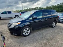 5TDKZ3DC0HS835917 2017 TOYOTA SIENNA