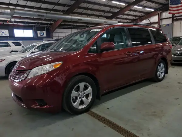 5TDKZ3DC0HS837182 2017 TOYOTA SIENNA - Image 1