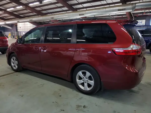 5TDKZ3DC0HS837182 2017 TOYOTA SIENNA - Image 2