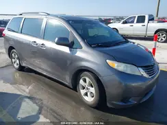 5TDKZ3DC0HS837408 2017 TOYOTA SIENNA