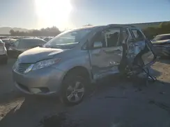 5TDKZ3DC0HS843645 2017 TOYOTA SIENNA