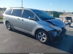 5TDKZ3DC0HS843709 2017 TOYOTA SIENNA