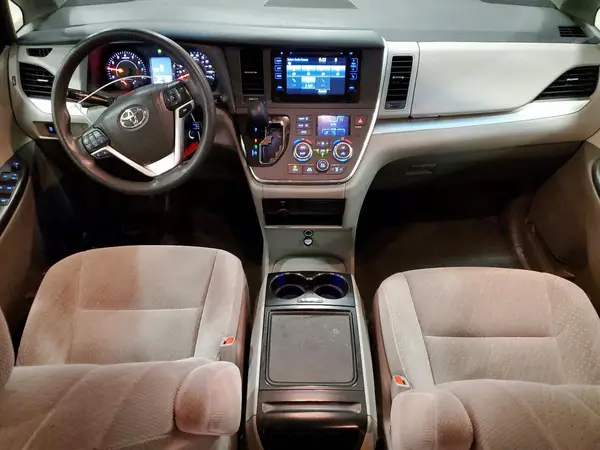 5TDKZ3DC0HS847338 2017 TOYOTA SIENNA - Image 8