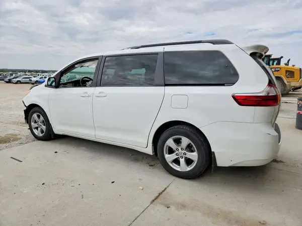 5TDKZ3DC0HS848067 2017 TOYOTA SIENNA - Image 2