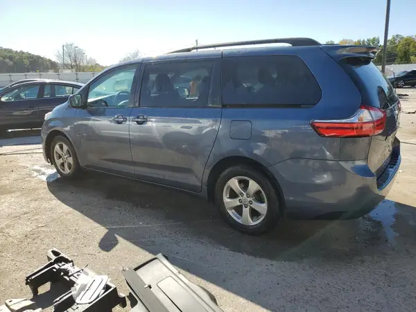 5TDKZ3DC0HS848666 2017 TOYOTA SIENNA - Image 2