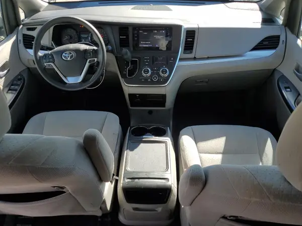 5TDKZ3DC0HS848666 2017 TOYOTA SIENNA - Image 8