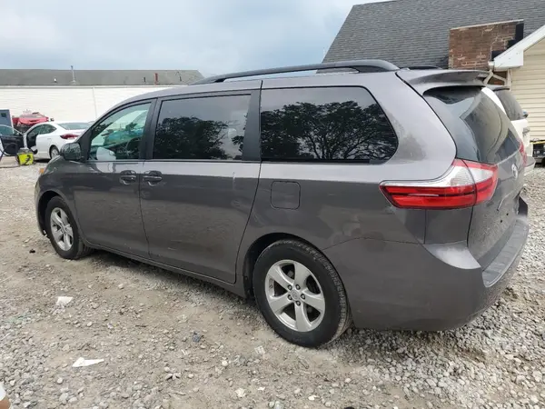 5TDKZ3DC0HS850482 2017 TOYOTA SIENNA - Image 2
