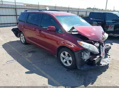 5TDKZ3DC0HS850580 2017 TOYOTA SIENNA