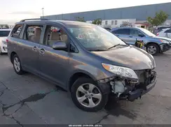 5TDKZ3DC0HS852457 2017 TOYOTA SIENNA