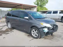 5TDKZ3DC0HS856735 2017 TOYOTA SIENNA