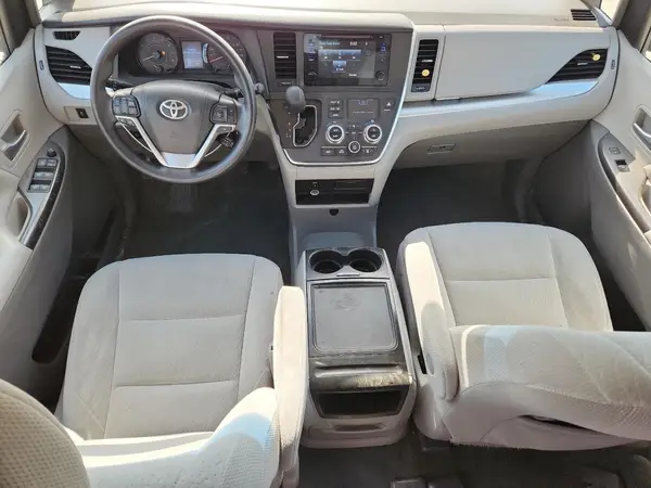 5TDKZ3DC0HS857819 2017 TOYOTA SIENNA - Image 8
