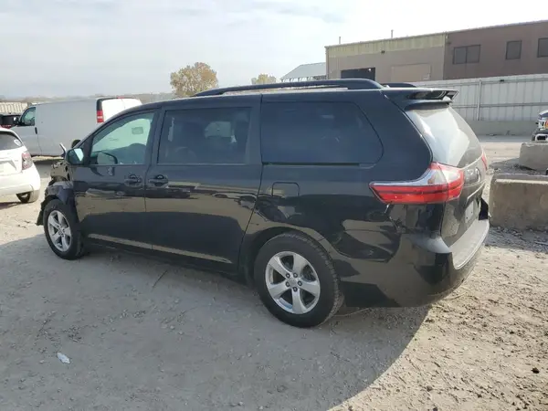 5TDKZ3DC0HS861126 2017 TOYOTA SIENNA - Image 2