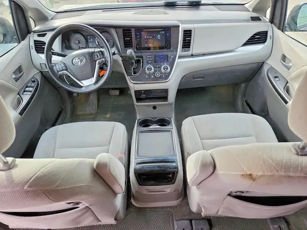 5TDKZ3DC0HS862471 2017 TOYOTA SIENNA - Image 8