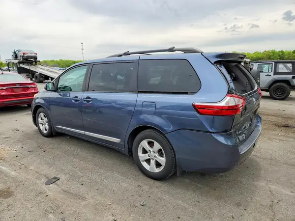 5TDKZ3DC0HS868707 2017 TOYOTA SIENNA - Image 2