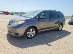 5TDKZ3DC0HS870196 2017 TOYOTA SIENNA