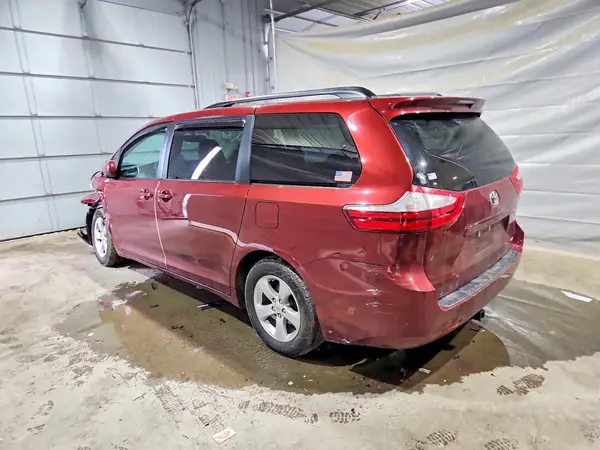 5TDKZ3DC0HS872787 2017 TOYOTA SIENNA - Image 2