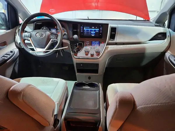 5TDKZ3DC0HS872787 2017 TOYOTA SIENNA - Image 8