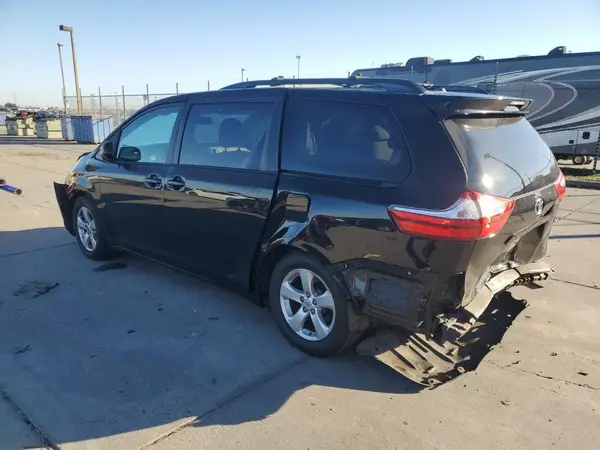 5TDKZ3DC0HS876273 2017 TOYOTA SIENNA - Image 2