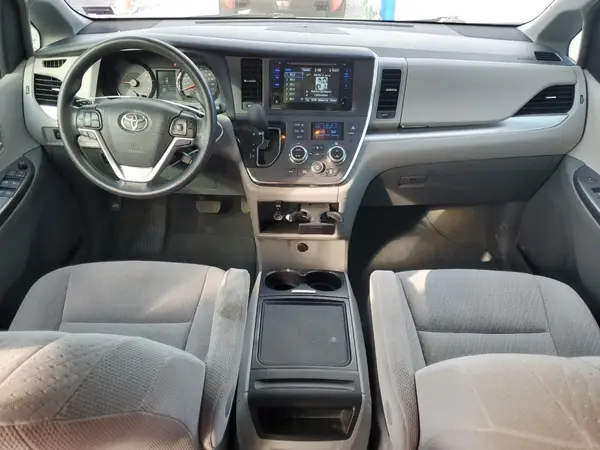 5TDKZ3DC0HS880856 2017 TOYOTA SIENNA - Image 8