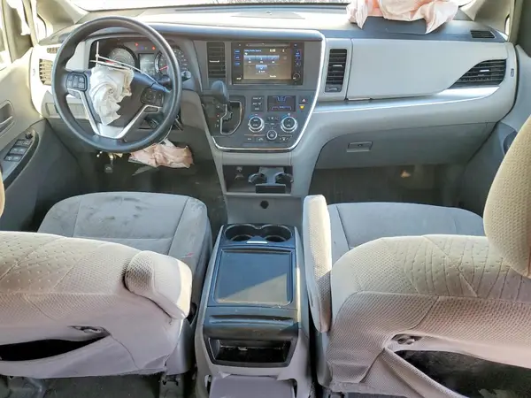5TDKZ3DC0HS884518 2017 TOYOTA SIENNA - Image 8