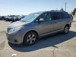 5TDKZ3DC0HS884552 2017 TOYOTA SIENNA